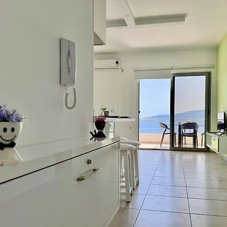 Spring Sea View דירה *