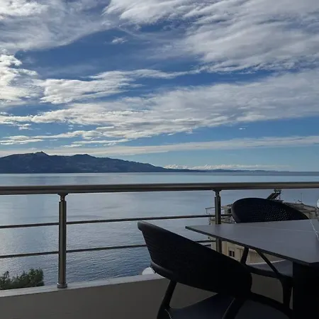 Spring Sea View Apartment *