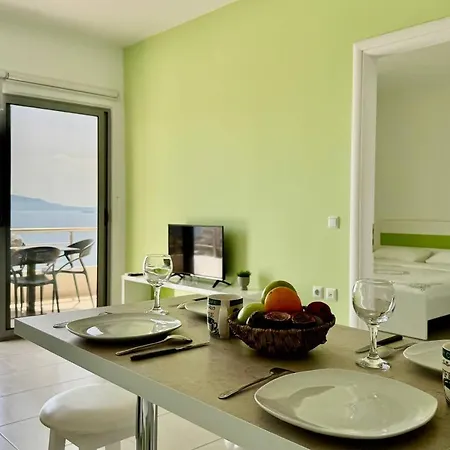 Spring Sea View Apartment