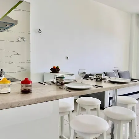 Spring Sea View Apartment
