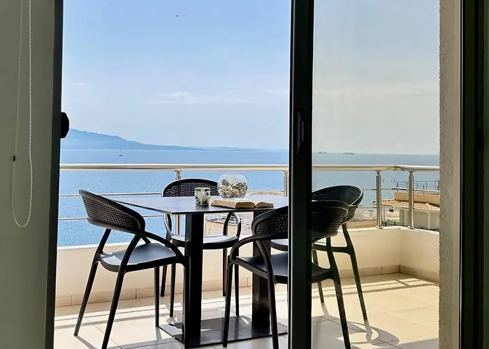 Spring Sea View Apartament *