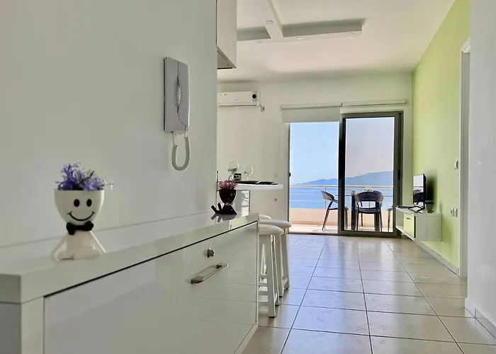 Spring Sea View Apartament *